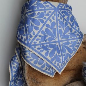 Vintage Cornflower and Cream Scarf